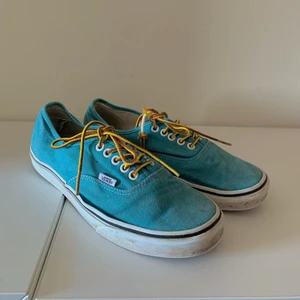 Blåa Vans - Säljer dessa fina Vans-skorna i storlek 40,5!  💞 köparen står för frakten men jag möter även upp i Lund💞 