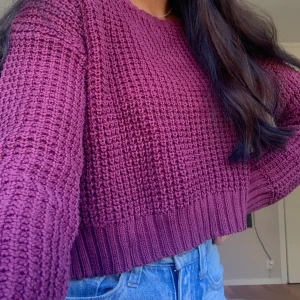 Stickad tröja från Gina - Stickad mysig tröja från Gina! Färgen är verkligen super fin. Säg till om ni vill ha fler bilder:) 