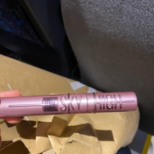 Sky High Mascara - Helt ny oöppnad populär mascara, slutsåld nästan ÖVERALLT!! MÅNGA INTRESSERADE BUDA I KOMENTARERNA♥️♥️