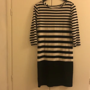 Klänning - Jag har bara använd den 1 gång 