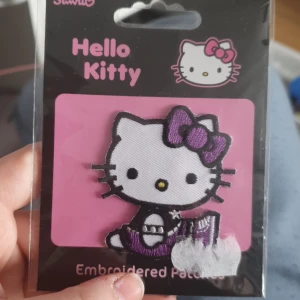 Sanrio patch - Iron on sanrio hello kitty patch♡om fler är intresserade så blir det budgivning♡