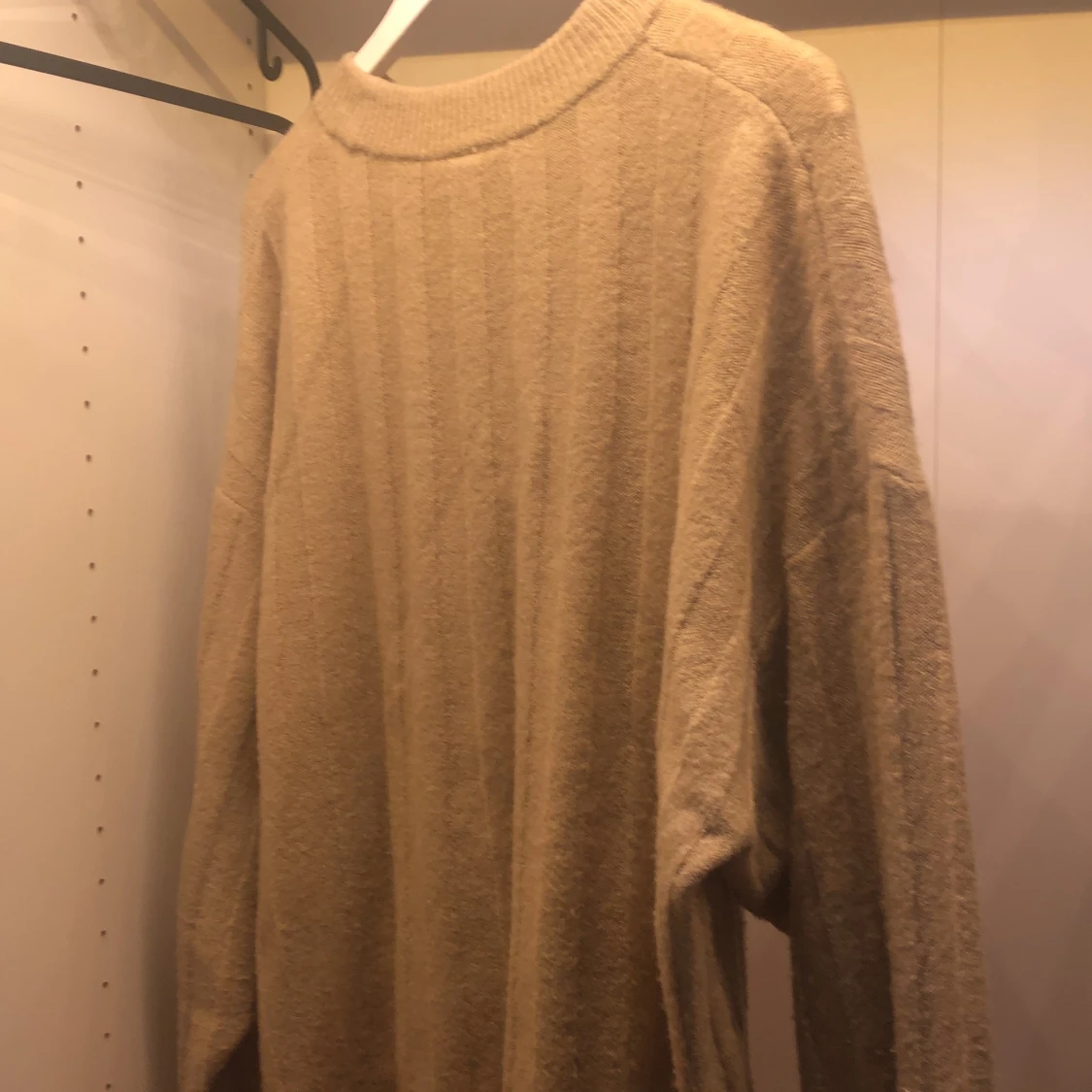 Beige stickad tröja  - 90