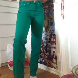 Jeans - Raka jeans från H&M. Aldrig använda, lappen sitter kvar. Frakt tilkommer 🥰