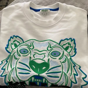 Kenzo sweatshirt - Hjälper min lillebror att sälja lite kläder. Storlek XS, köpt på johnells