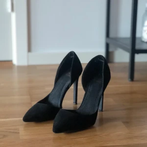 Pumps - Svinsnygga klackar från Nelly som tyvärr inte kommit till användning då dem är på gränsen till för små för mig😫