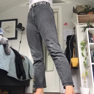 Snygga momjeans - Feeeett nice momjeans i populära Kimomo modellen! Bra skick. 