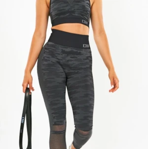 Iciw  - Säljer detta iciw träningsset, båda delarna är storlek S. Lite använda & dem är hela & rena ☺️ säljes för 400kr + frakt!  Skickar mer bilder vid visat intresse ❣️