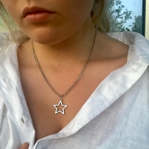 Halsband - Halsband  69kr/st. Frakt: 11kr<33