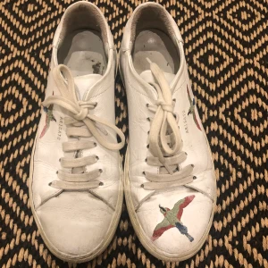 Axel Arigato - Stl 38 välanvända favoriter! Dyra i inköp!  Mycket att ge fortfarne.