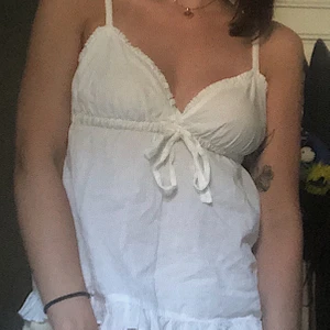 Odd Molly linne  - Supergulligt (äkta såklart) Odd Molly linne i strl XS (passar S superbra också) köpt för ett par år sedan men i princip aldrig använd, oanvänt skick. Originalpris 600 kr