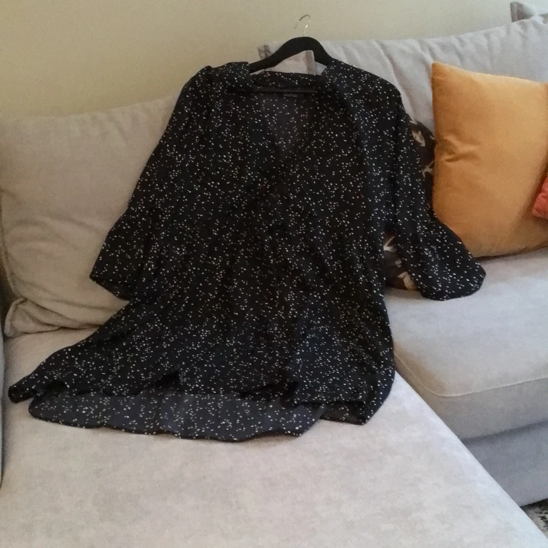 Knälång vid luftig skitsnygg klänning