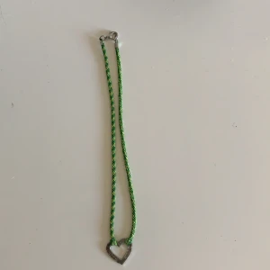 Fint grönt smycke  - Grönt halsband