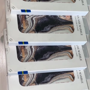 iphone 8/7/6/6S skal från ideal of swede - orginalpris 299kr säljes för 50kr helt nya skal (aldrig använda)  i golden ash marble UPDATERING: 3 st kvar passa på