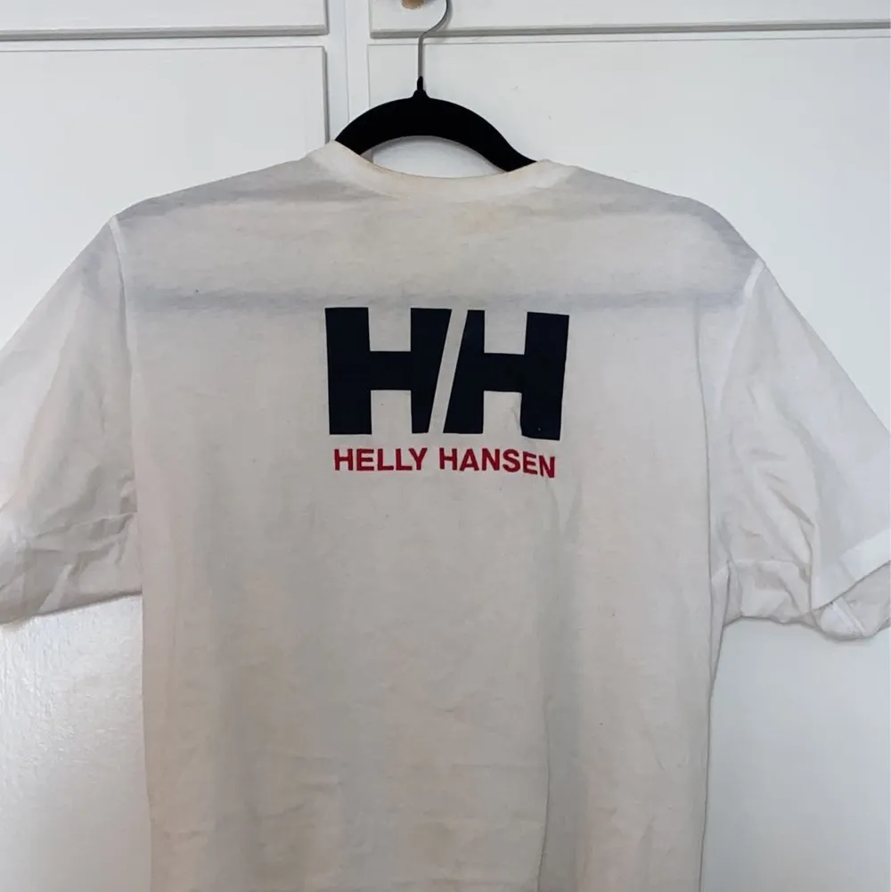Säljer denna Helly hansen t-shit. Nypris 299kr, säljer för 120 då priset är inklusive frakt. Storlek M.. T-shirts.