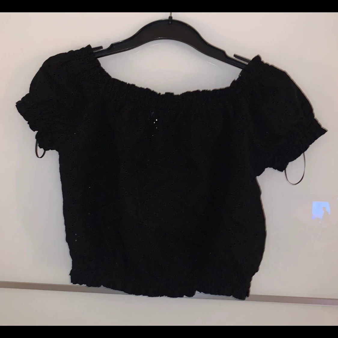 Svart mönstrad topp