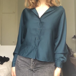 Blus - Superfin blus från WERA i storlek 36 med vida armar. Nyskick! Kan mötas upp i Sthlm eller skicka mot fraktkostnad 💕