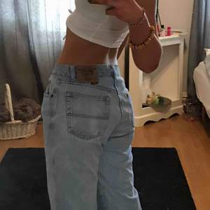 low waisted jeans i herrmodell, fett snygga ! är 178cm och frakten kostar 63💓