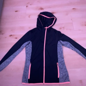 Tränings kofta - Jätte fin sällan använd