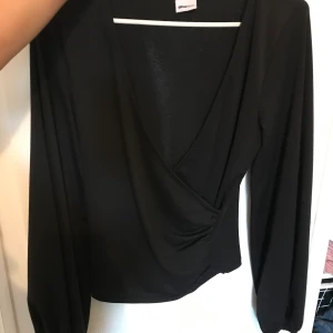 Svart fest topp  - Oanvänd topp i storlek smal 