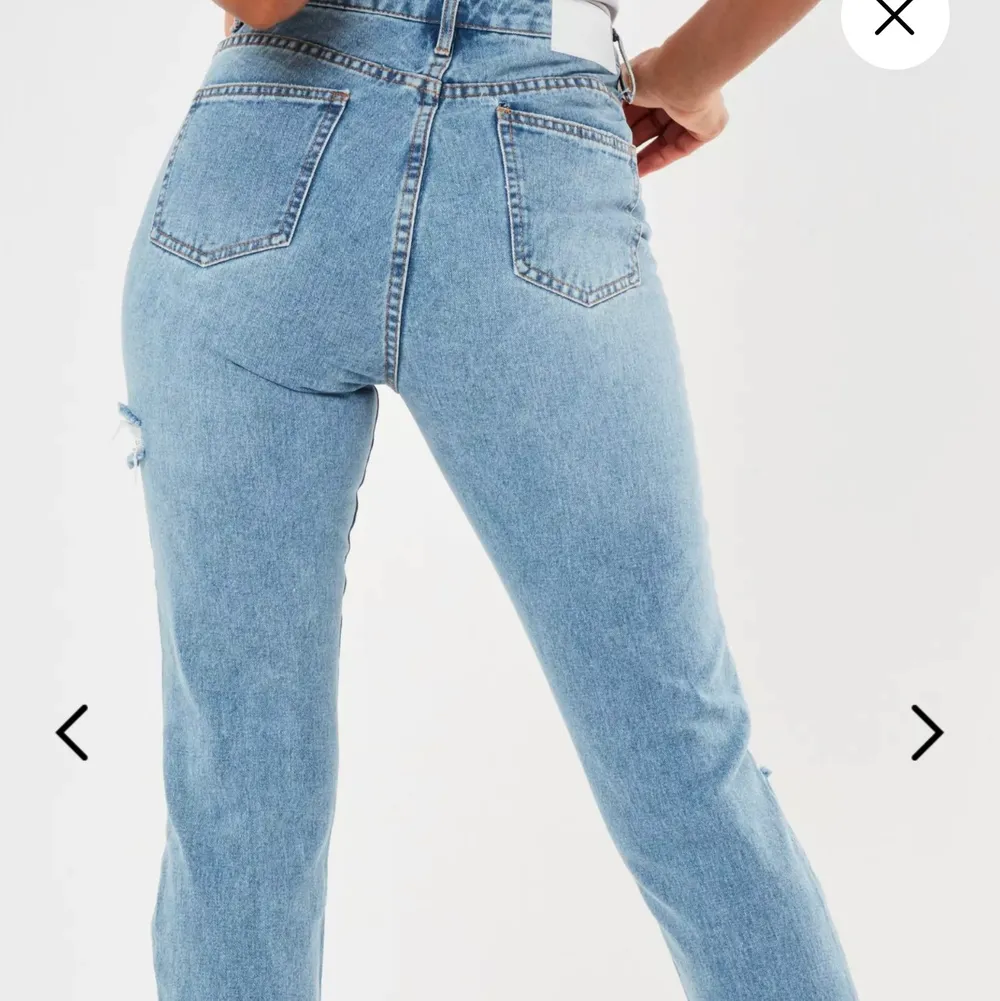Helt nya och oanvända💞 säljer för att dom inte va i rätt storlek för mig och gick inte att returerna☺️. Jeans & Byxor.