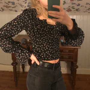 Blus - Som ny, storlek 36, från boohoo