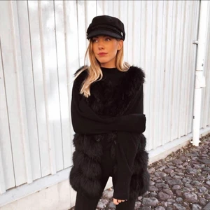 Pälsväst  - Fin pälsväst i storlek small. Nypris 1000kr, märke Borninstockholm 