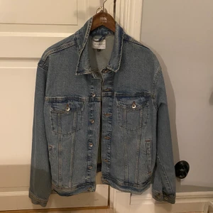 Jeansjacka Vailent XL - Snygg jeansjacka i mycket bra skick säljes! Aldrig använd. Stl. XL. Köpare står för frakt.