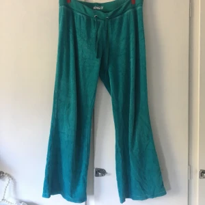 Mjukisbyxor - Velour mjukisbyxor från dr denim💞