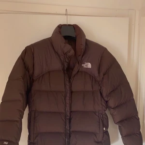The north face jacka - Säljer nu min älskade the Nort face jacka. Väldigt fint skick. Köpt för 2800 kr