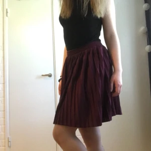  - Kjol som inte kommer till användning, jag brukar ha storlek S/36/38