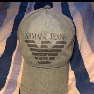  - Armani keps