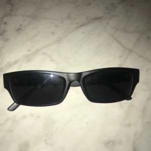  - Perfekta 90s brillorna i rak modell. Oanvända 