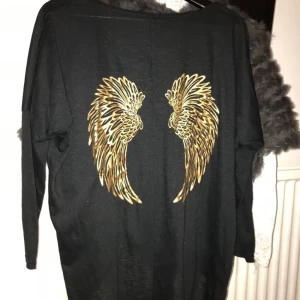  - Jättefin tröja från okänt märke. Passar XS-M skulle jag säga. Frakt tillkommer. Tar swish