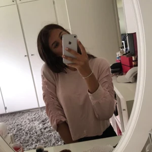  - En söt tröja ifrån Zara. Tar swish och du betalar frakt😘