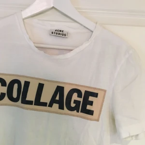  - T-shirt med tryck från Acne. Superbra skick!  Modellen heter joshi collage. 