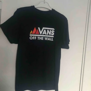  - Knappt använd vans Tshirt. Frakt 42kr