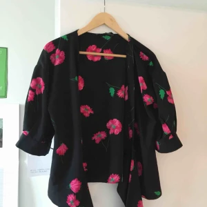  - Söt kimonoblus från zara. Inköpt för några år sedan men bara använd ett par gånger. 