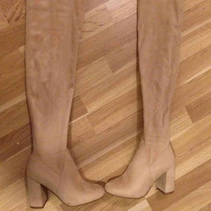  - Såå fina mocka(ej äkta) stövlar dock för små för mig tyvärr! Använda 1 gång.  OBS! Säljer endast till den som kan mötas i Helsingborg,postar inte. 