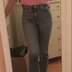  - Jeans ifrån weekday i storleken 27/26 