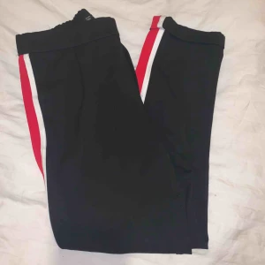 - ett par kostymbyxor från zara! säljer då de är förstora :)