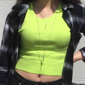 Neon grön linne , inga hål eller fläckar. Använts 1 gång. 💚