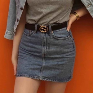  - Jeanskjol från weekday storlek 34! Frakt på 36kr tillkommer :) 