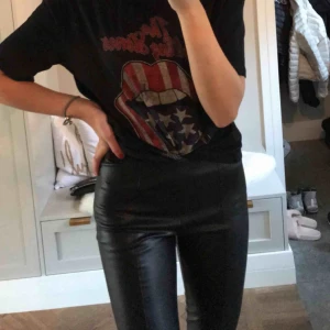  - Skinnbyxa från Mango. Hör av dig om du vill ha bättre bilder. Passar dig med M också (stretch) 