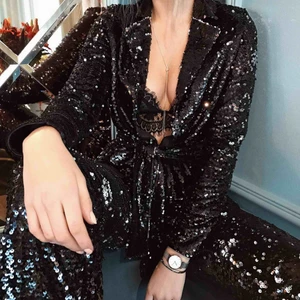 Paljettbyxor - Byxor från Vanessa Moe för nakd! Paljettbyxor med matchande paljettkavaj(separat annons). Köparen står för frakt, kan mötas upp i Stockholm.