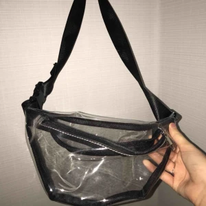  - Genomskinlig magväska 👍🏼👍🏼 Slutsåld på Ur&Penns hemsidan😎
