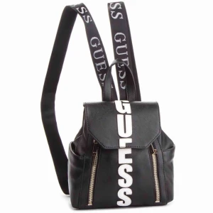  - Suuuuuperfin väska från guess, aldrig använd💕 pris kan diskuteras