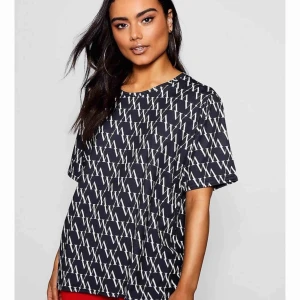  - Supercool tröja från boohoo, frakt tillkommer