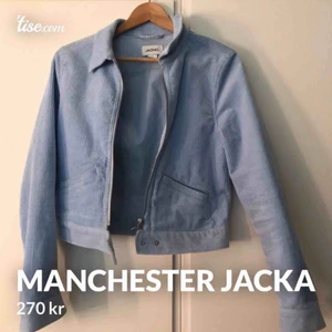 jacka - Manchester jacka i babyblå färg ifrån Monki ⚡️