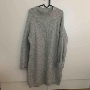  - Stickad klänning - perfekt för vintern! Mycket gott skick 💫 Köparen står för frakt!