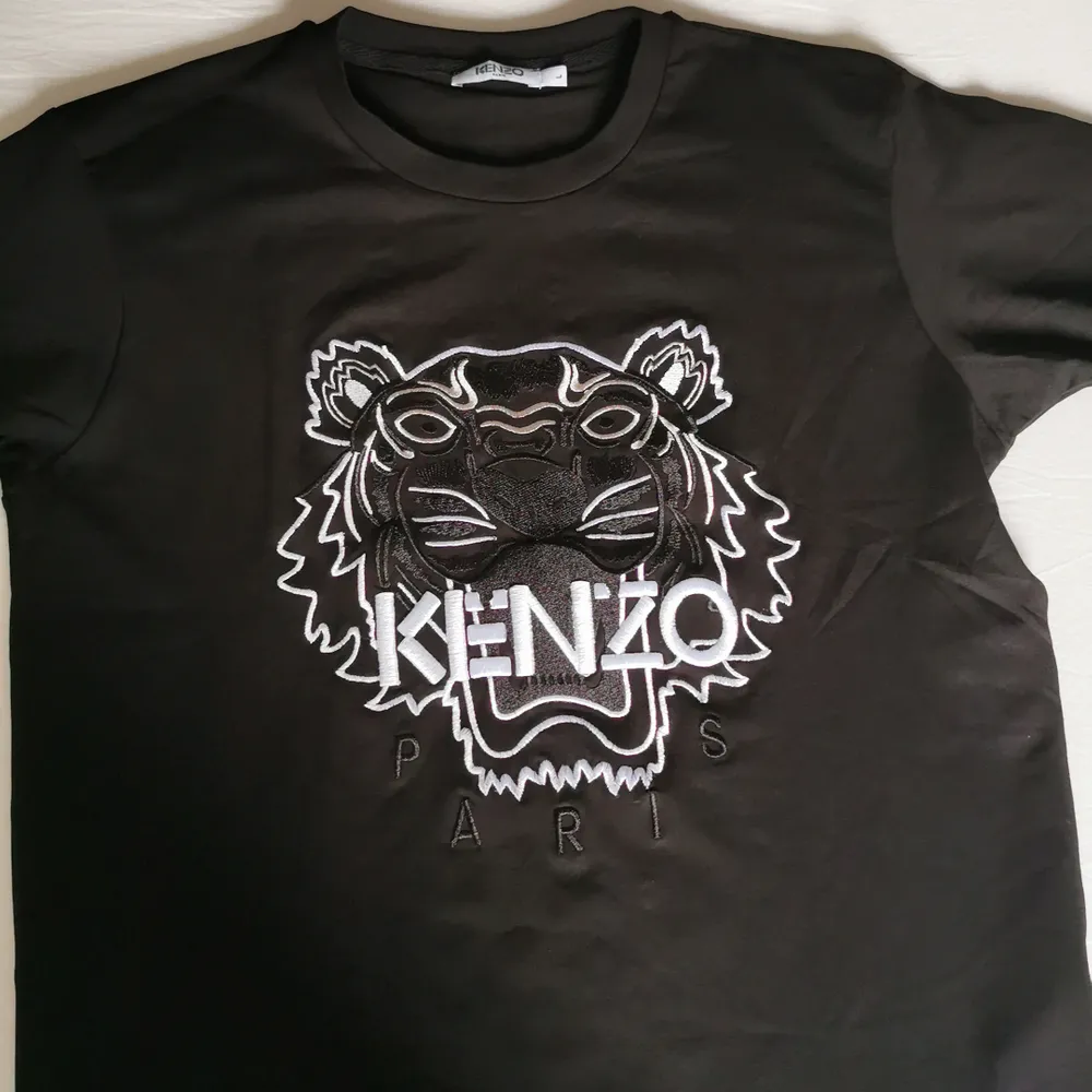 Kenzo, storlek L, oanvänd, helt ny. AAA+. T-shirts.